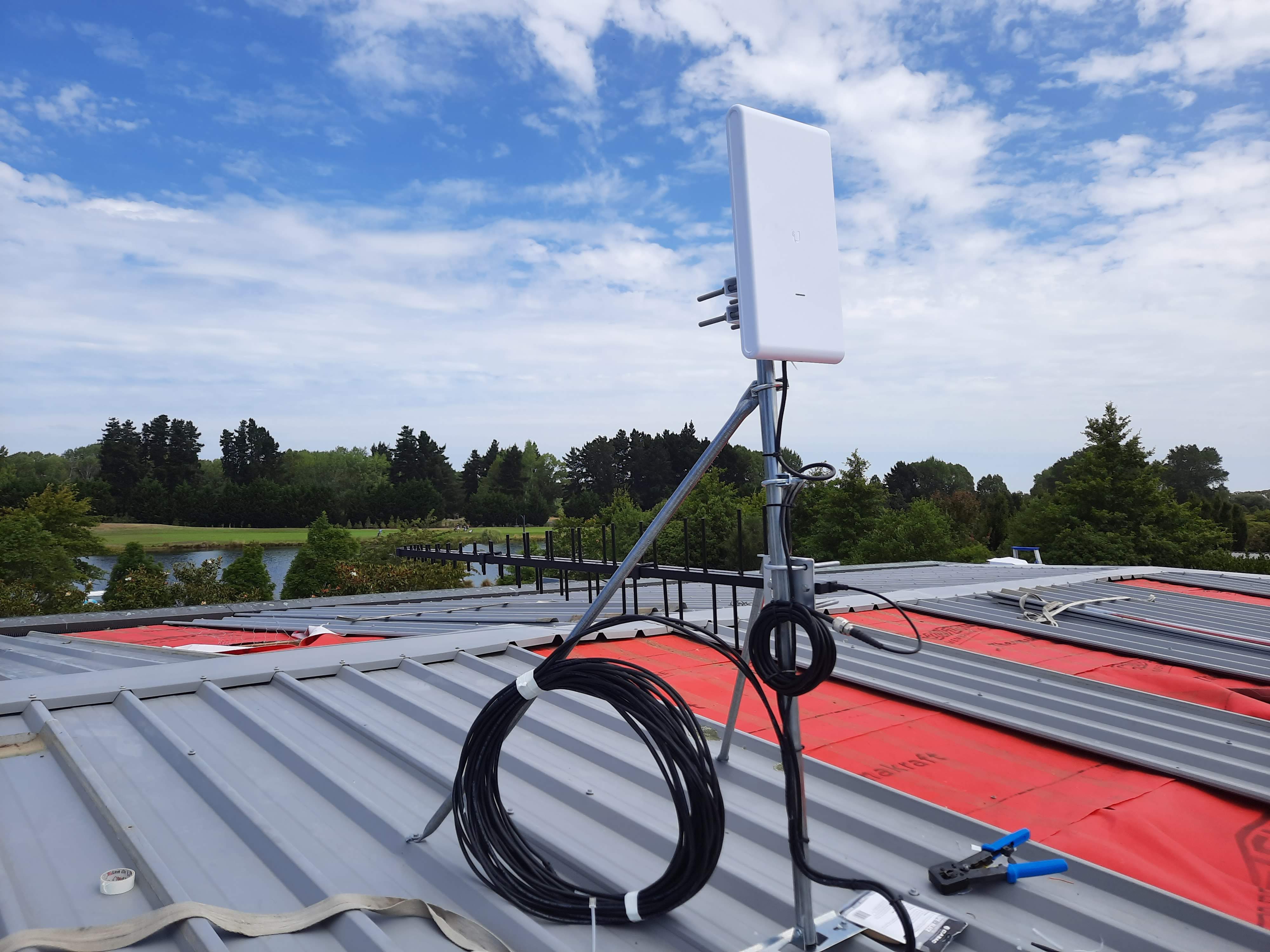 Point-to-point WiFi antenna mounted on a roof with sea view